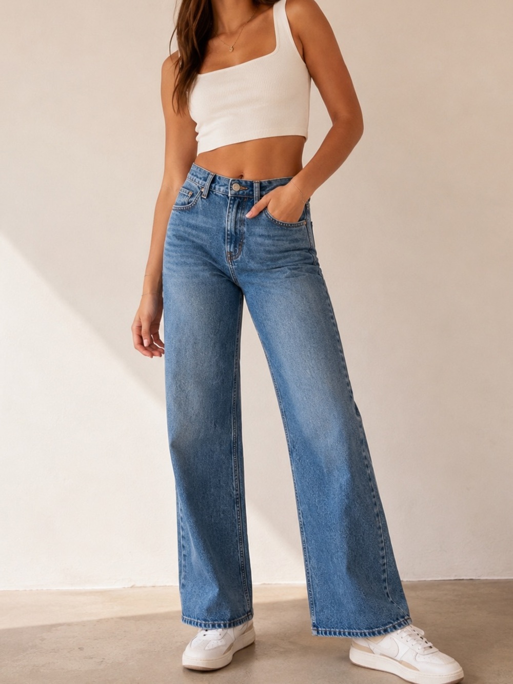 Zara High-Waisted Wide-Leg Jeans – Size 4